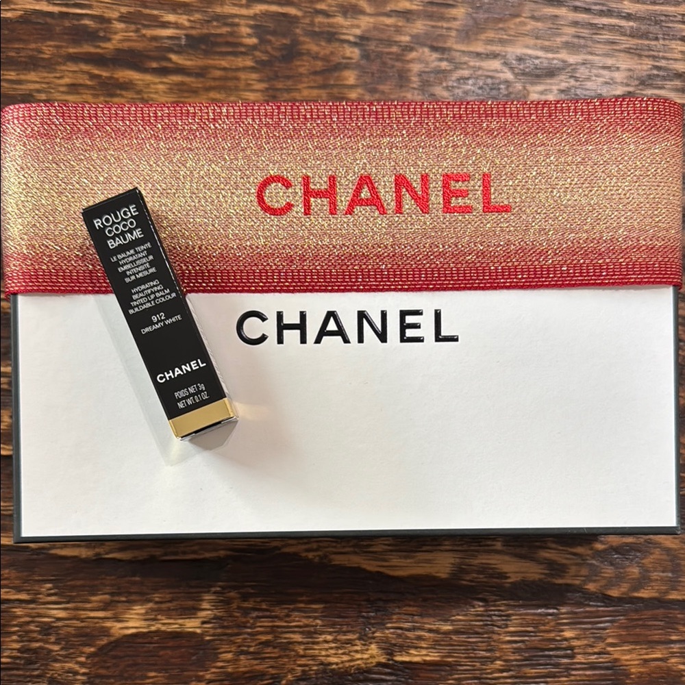 Chanel Rouge Coco Baume in 912 Dreamy White (clear gloss)